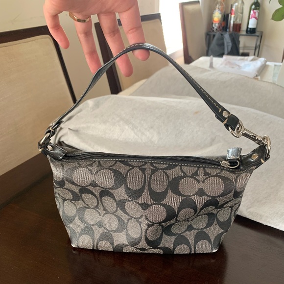 Vintage Coach Pochette Bag - Picture 2 of 7